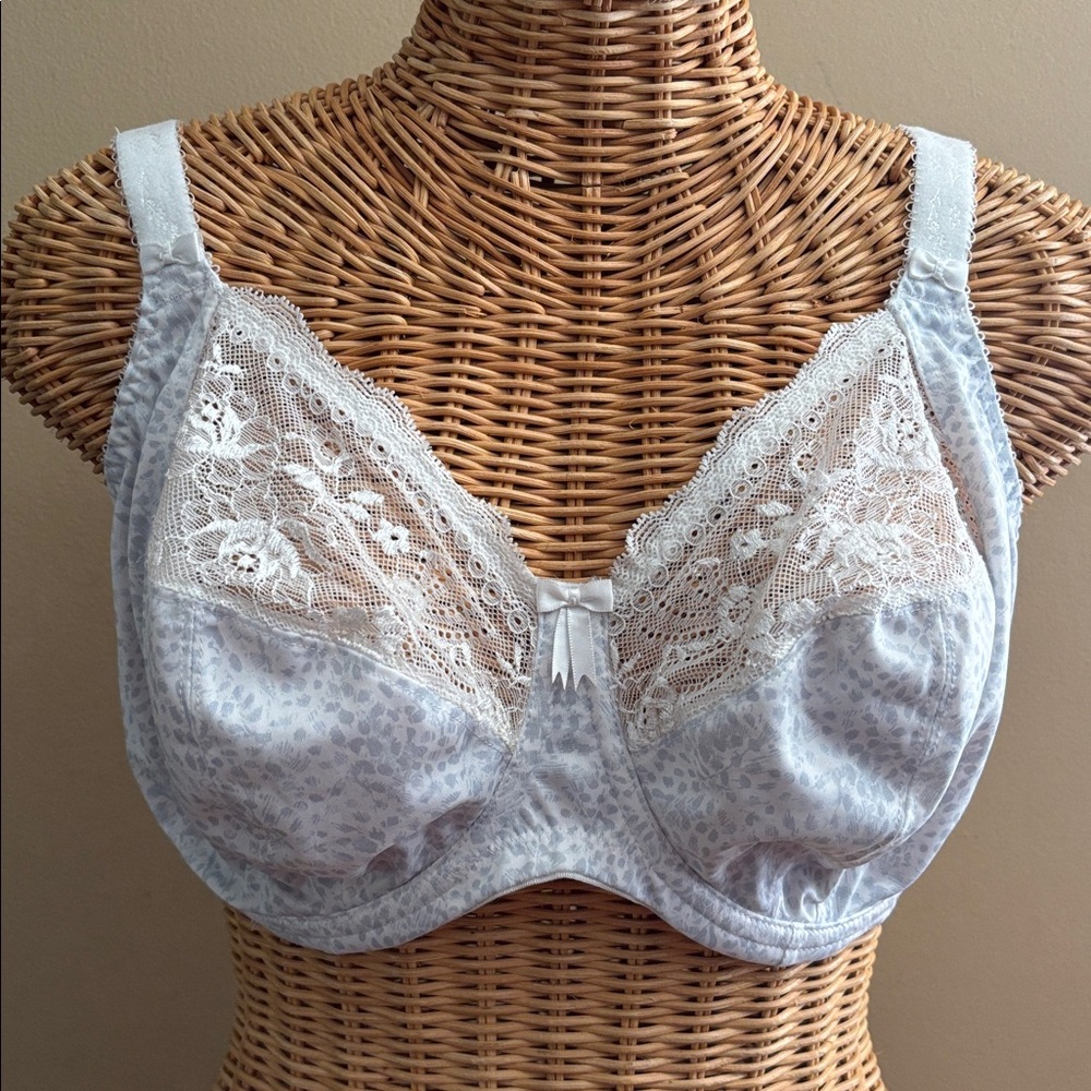 Elomi Lace Bra 32J ⭐️